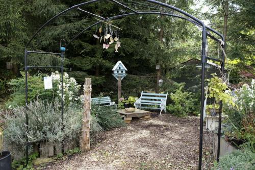 SCC-Patchworking-Garden-Project-HRH-Duke-of-Gloucester-visit-035